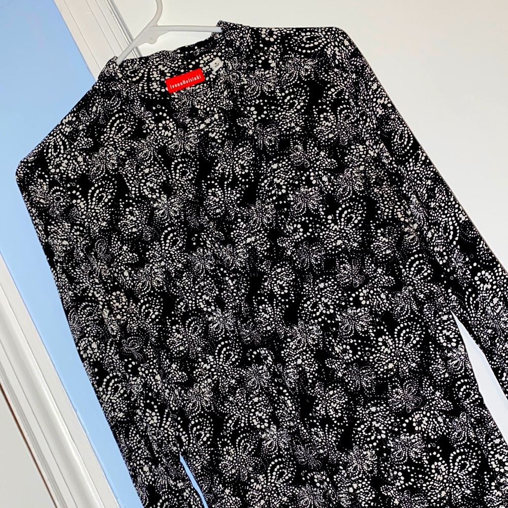 ✨3/$12✨ Uniqlo button-down blouse